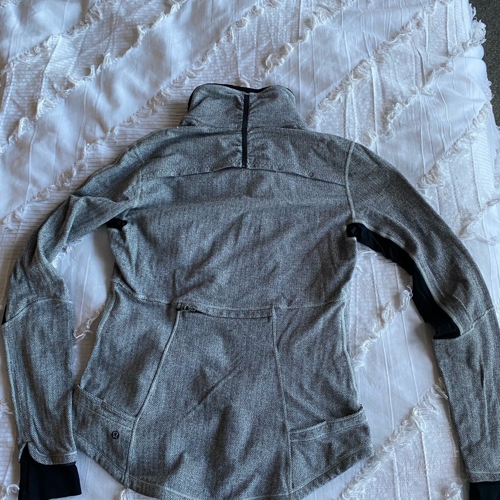 Lululemon 1/2 zip - Picture 2 of 4